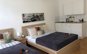 New, Bright Apartment Near The Metro!